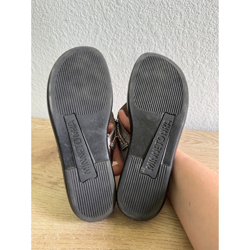 Minnetonka Womens Pewter Metallic Leather Braided Thong Wedge Sandals Size 8 - Picture 8 of 10
